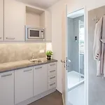 Trio Aparthotel