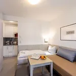 Trio Aparthotel 4*